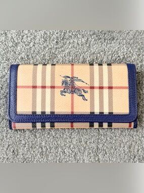 🚩steal Burberry Beige Plaid Wallet with Navy Trim
